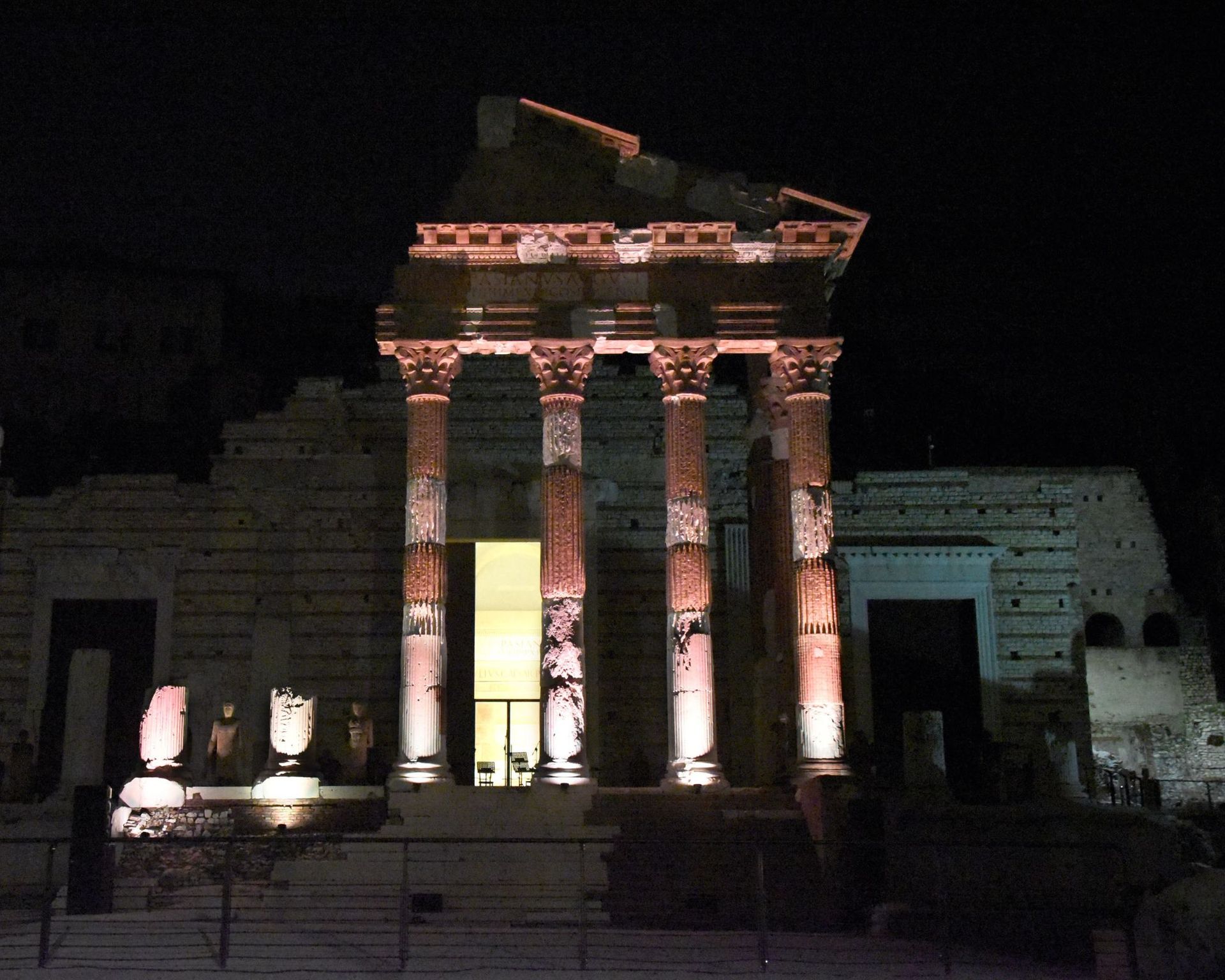 Tempio Capitolino di sera