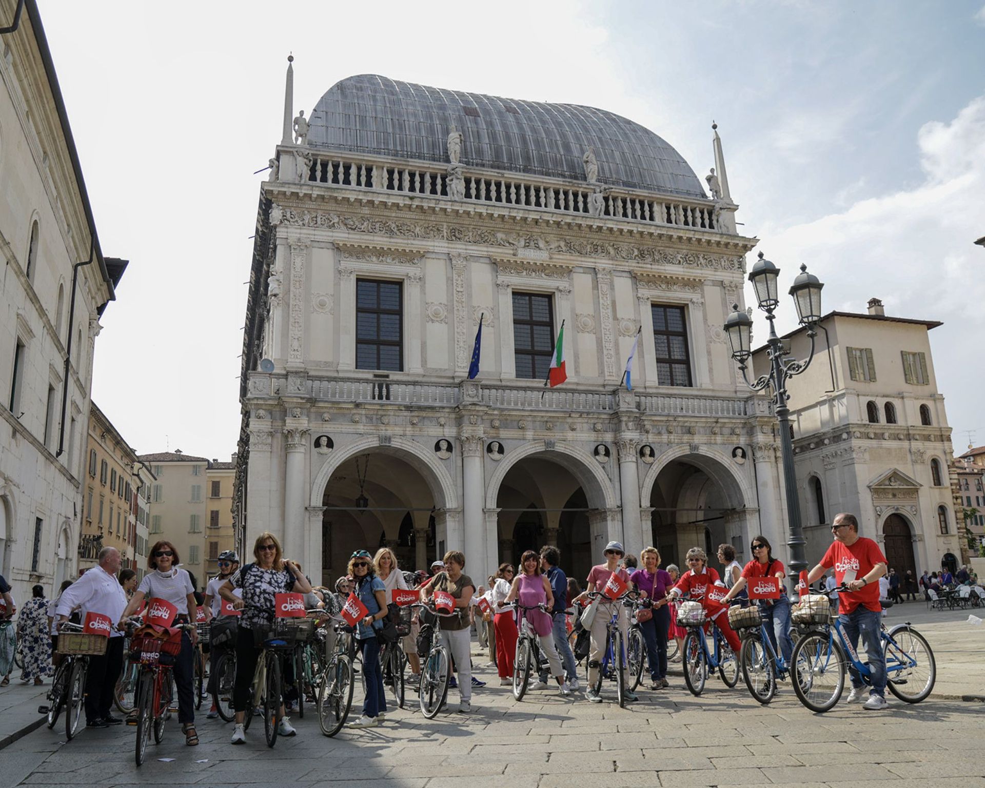 Biciclette in Piazza Loggia per la Festa dell'Opera
