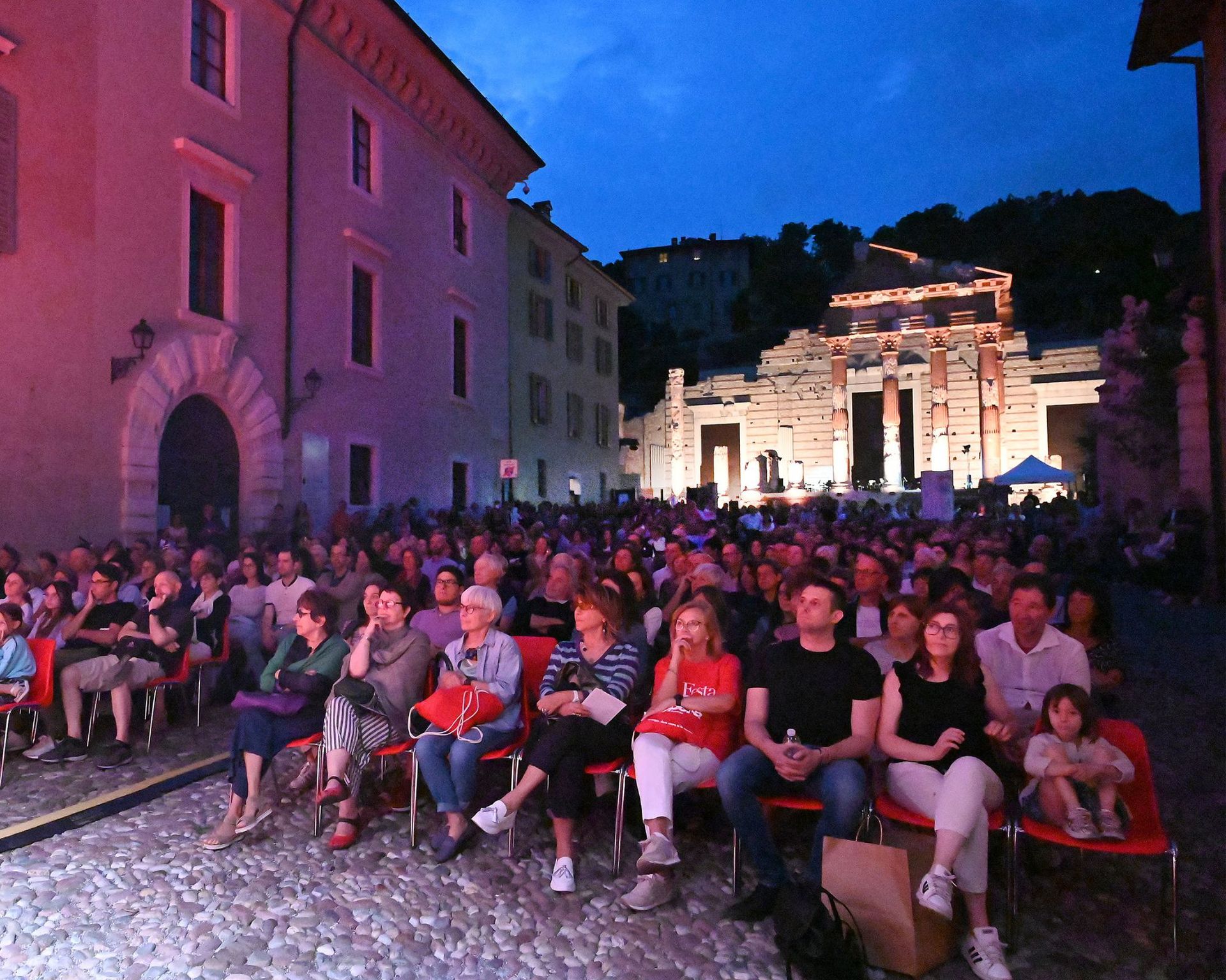 Piazza del Foro con folla di spettatori