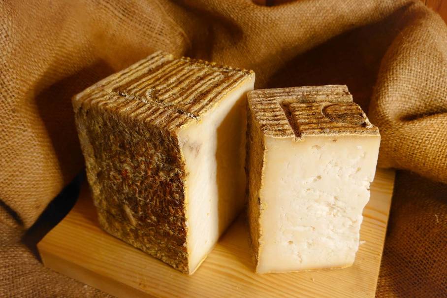  Salva, formaggio vaccino a pasta cruda 