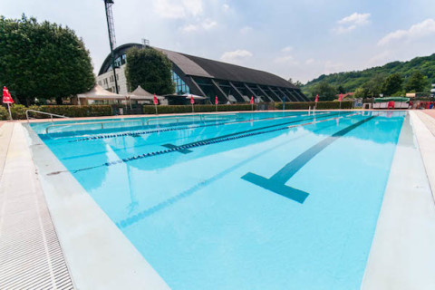 foto piscina esterno