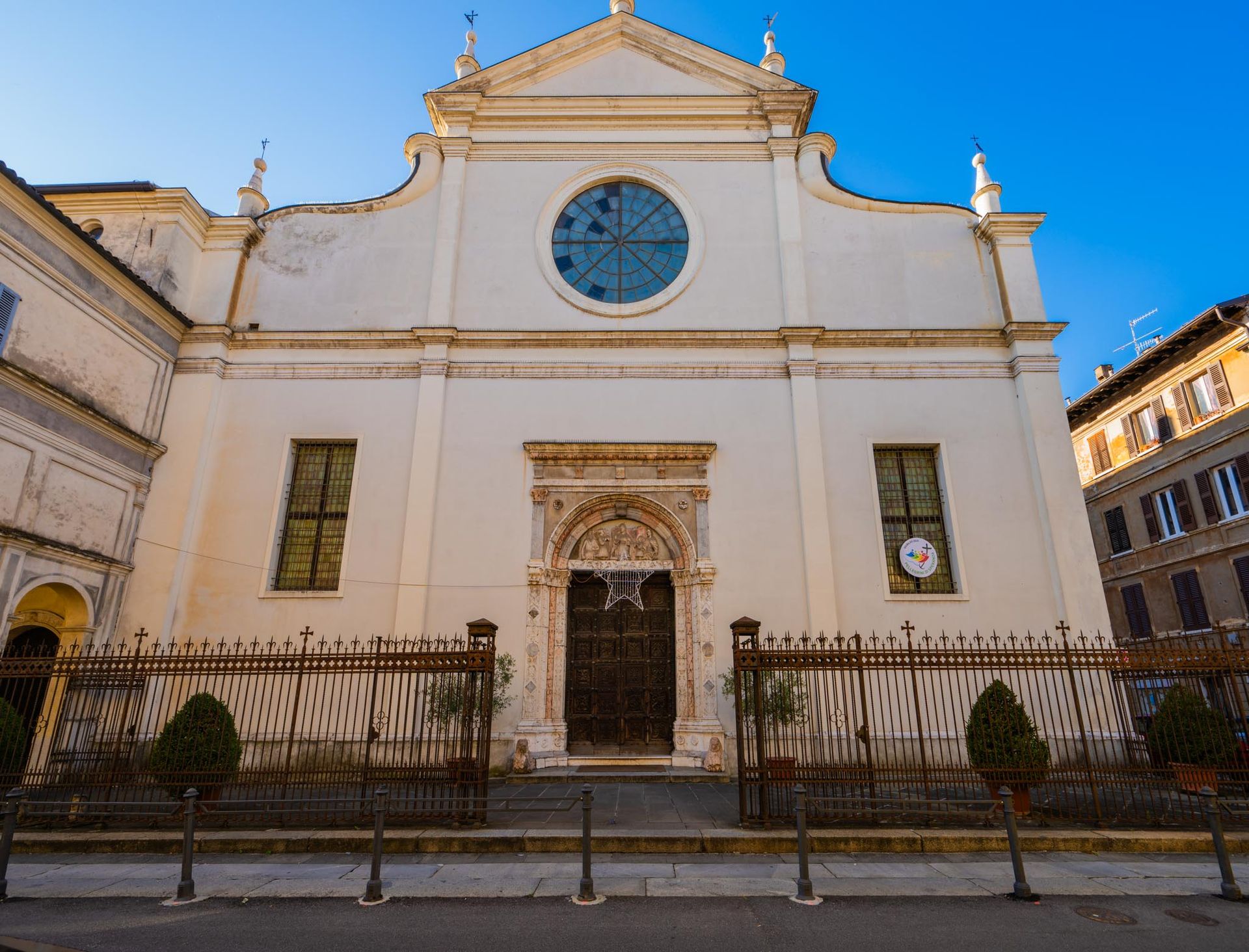 Facciata della Basilica di Santa Maria delle Grazie