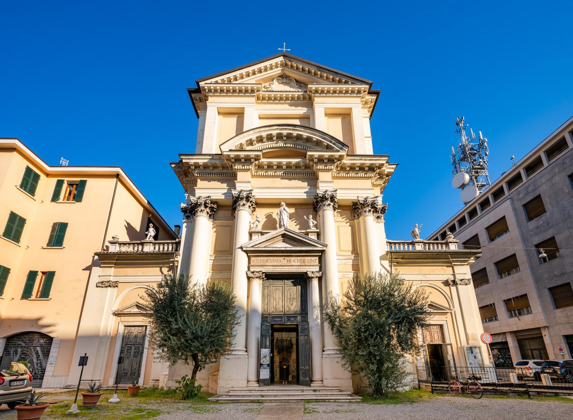 Facciata della Chiesa di San Lorenzo a Brescia