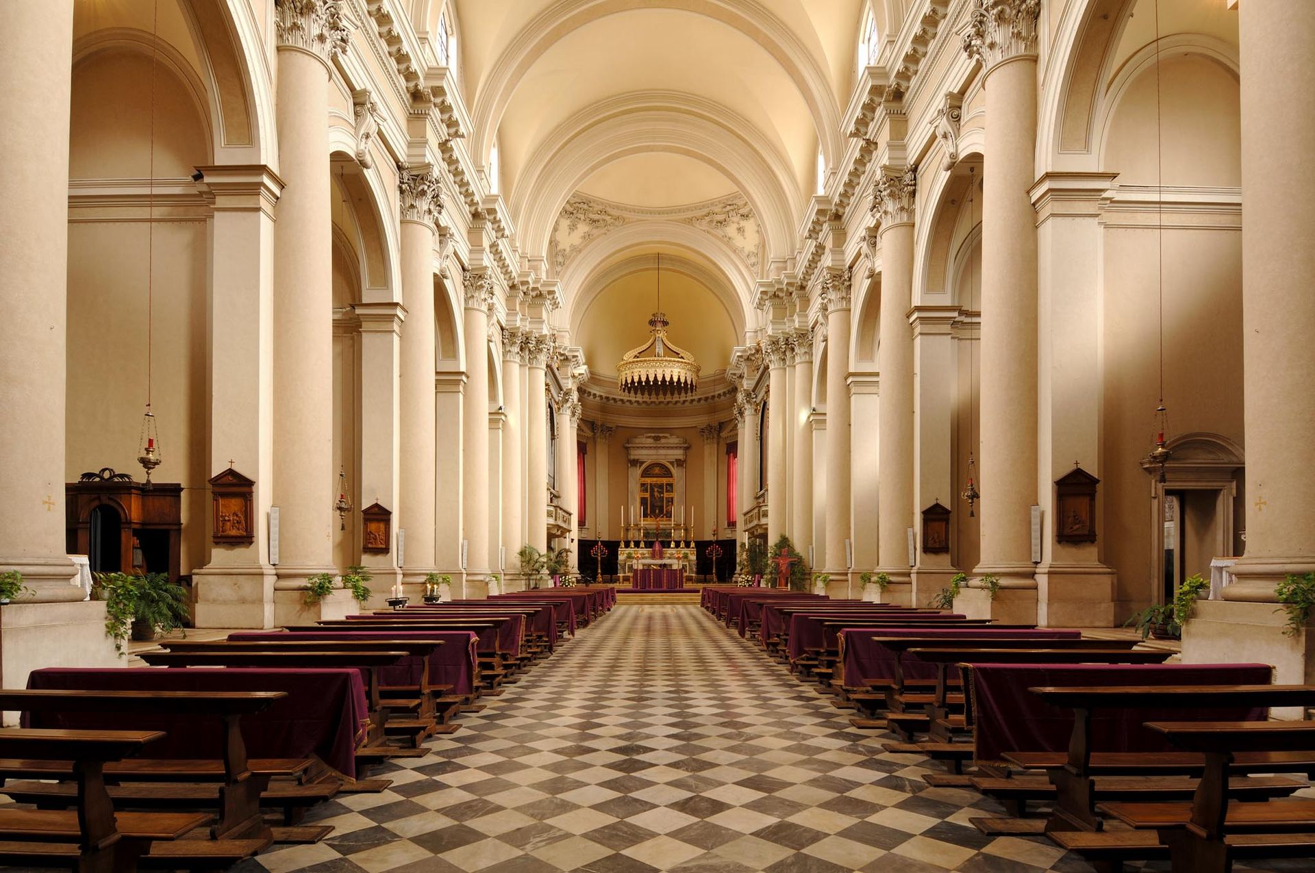 Chiesa di Santi Nazaro e Celso - Navata centrale