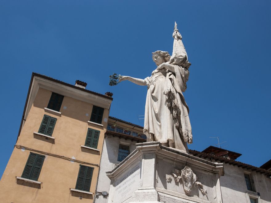Fotografia del monumento alla Bella Italia