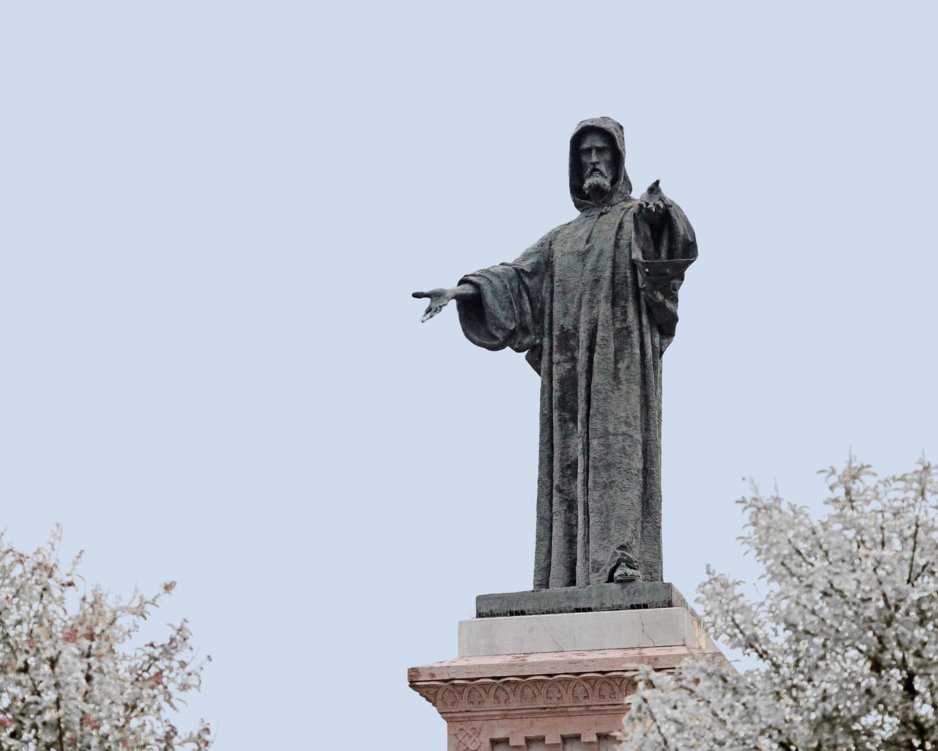 Statue of Arnaldo da Brescia
