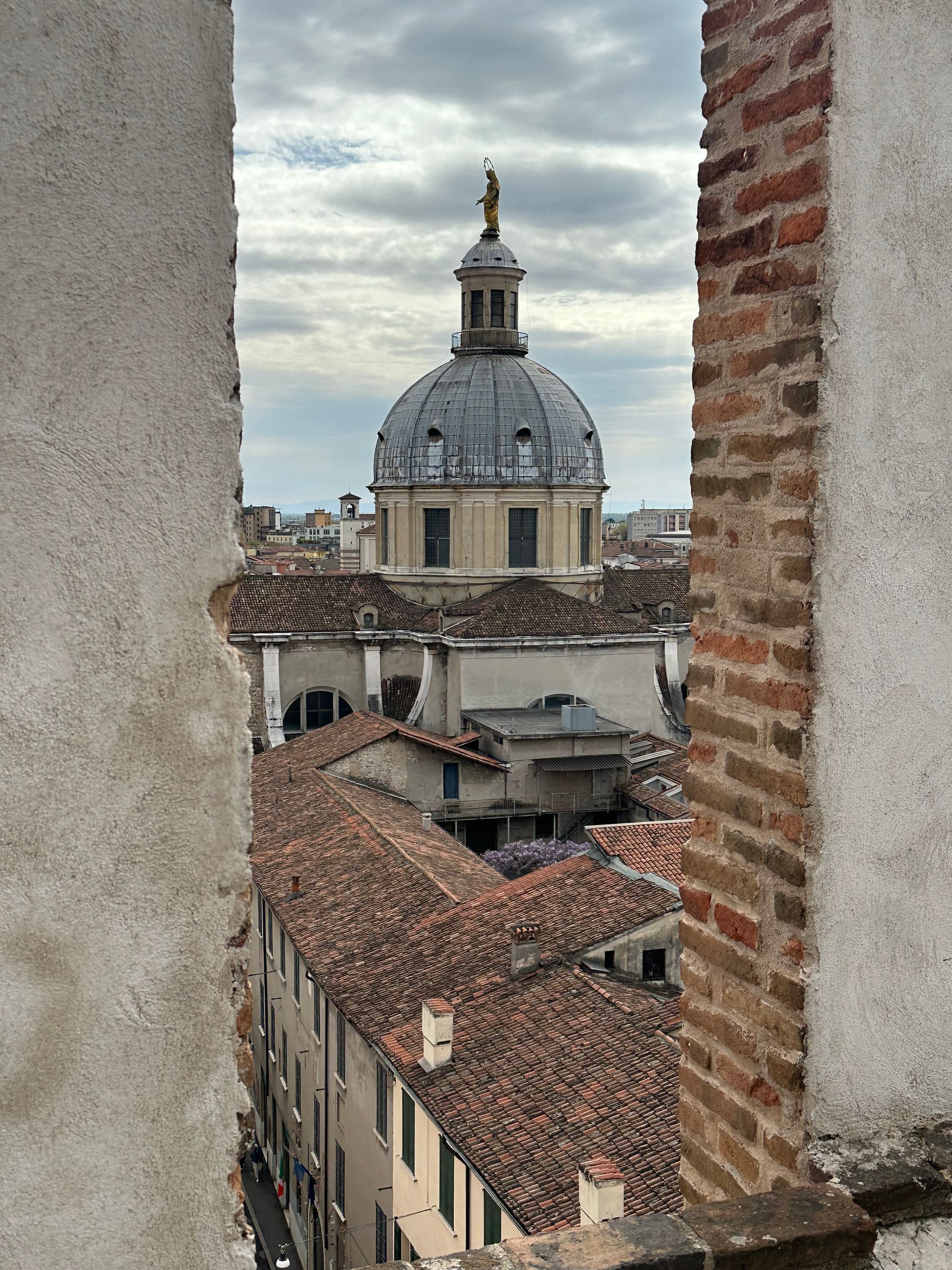 Dettaglio - Vista su monumento da torre