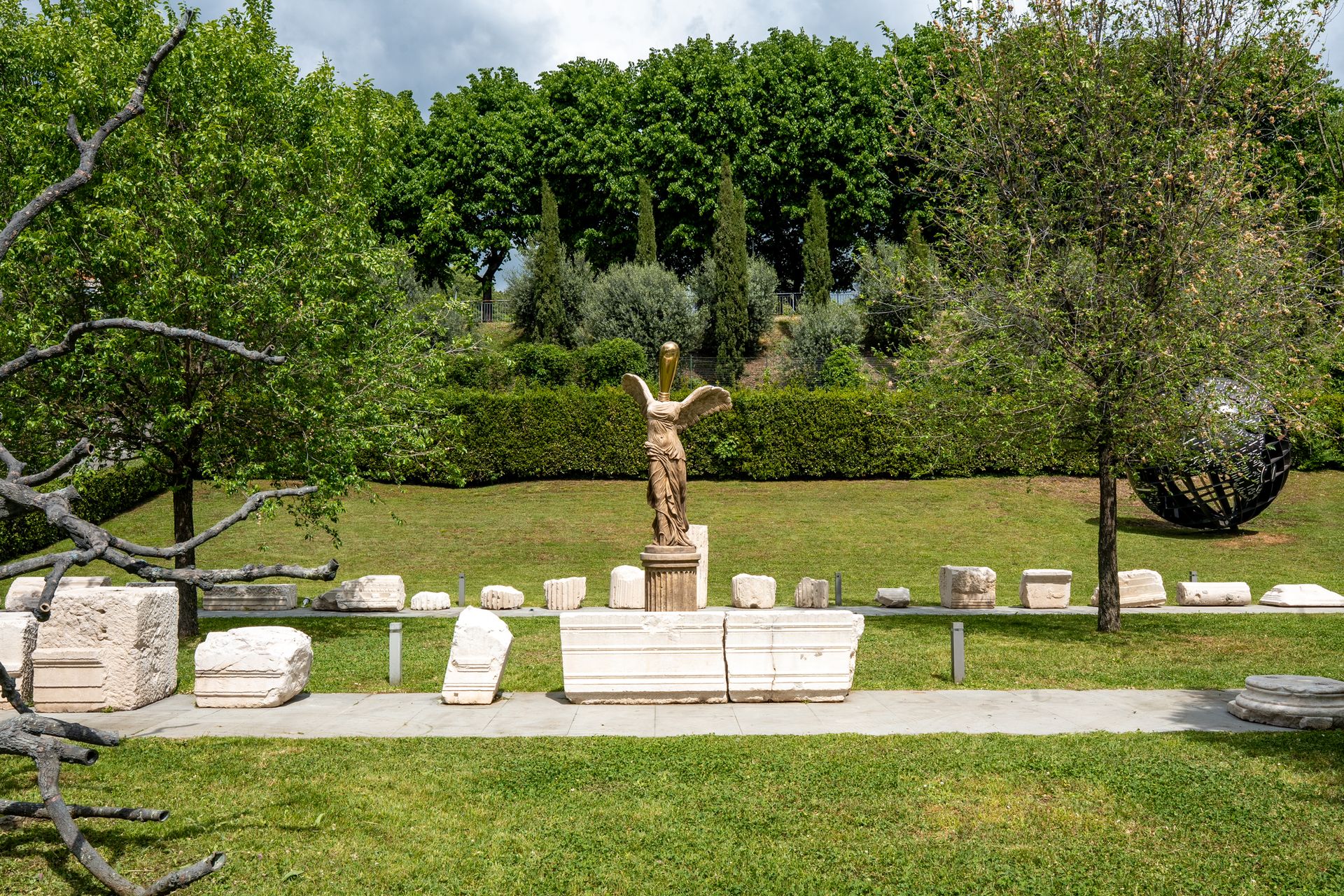 Statua in un giardino