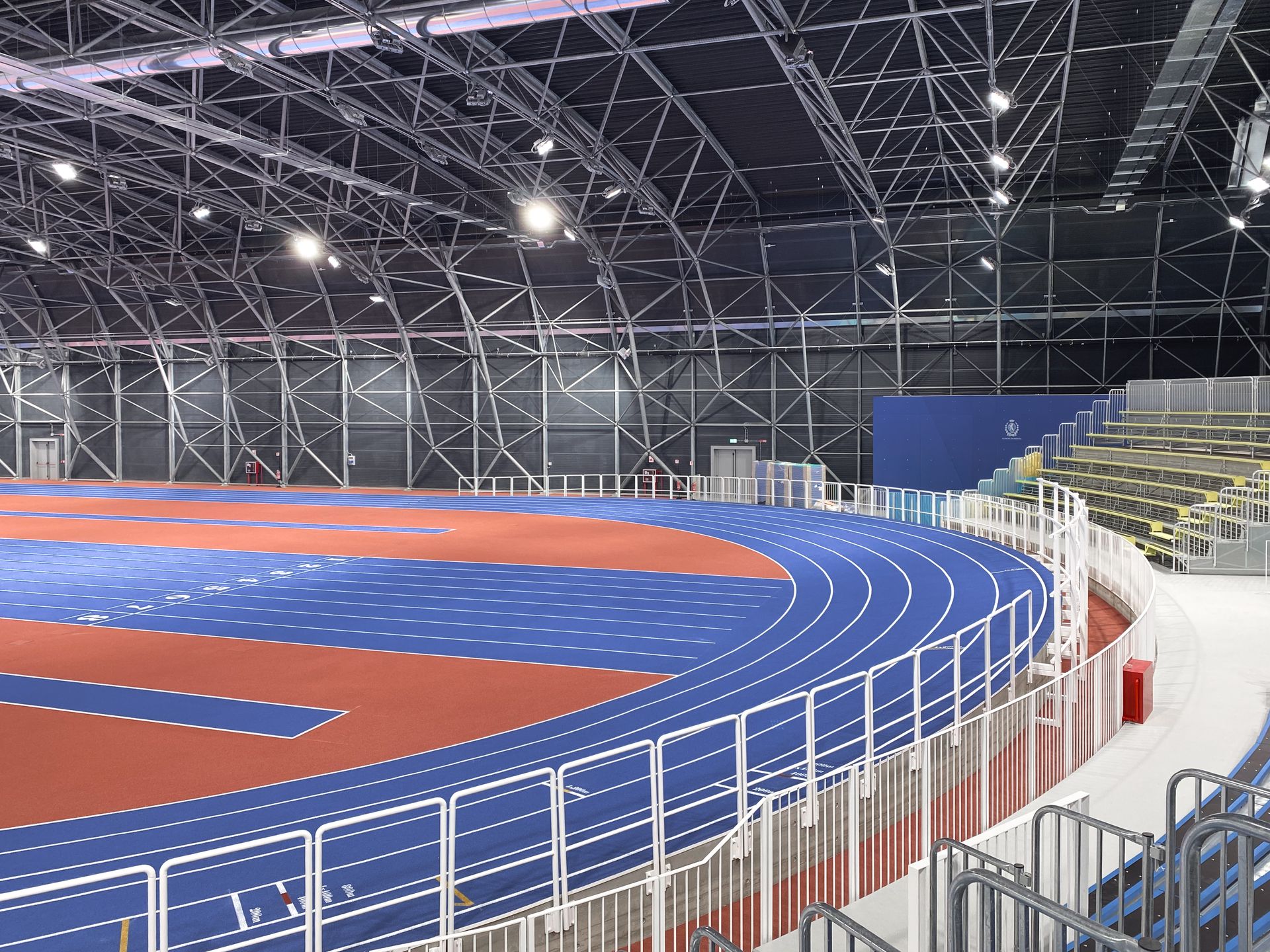 Interno palazzetto - pista atletica corsa