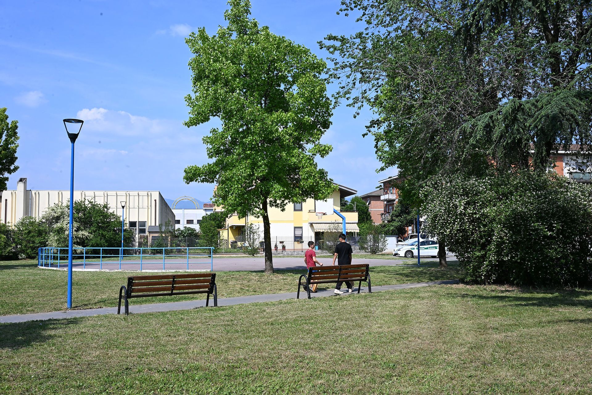 Foto del parco: panchine, alberi