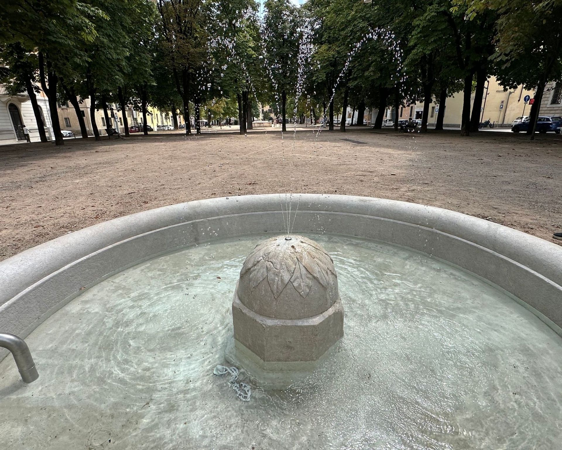 Piazza tebaldo brusato fontana 