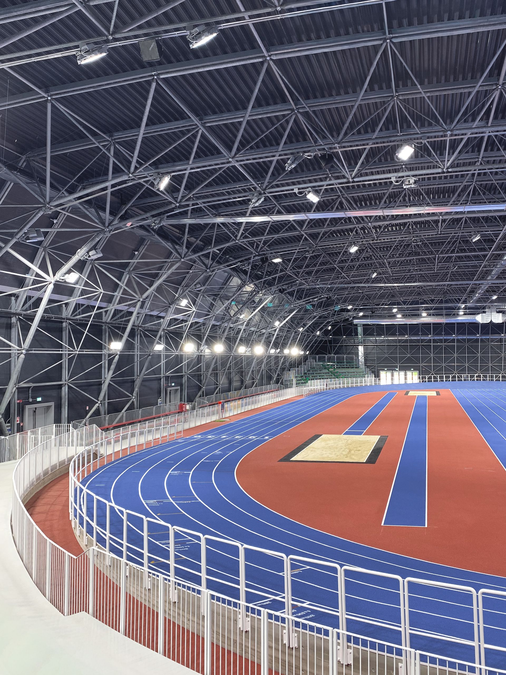 Interno palazzetto - pista atletica corsa