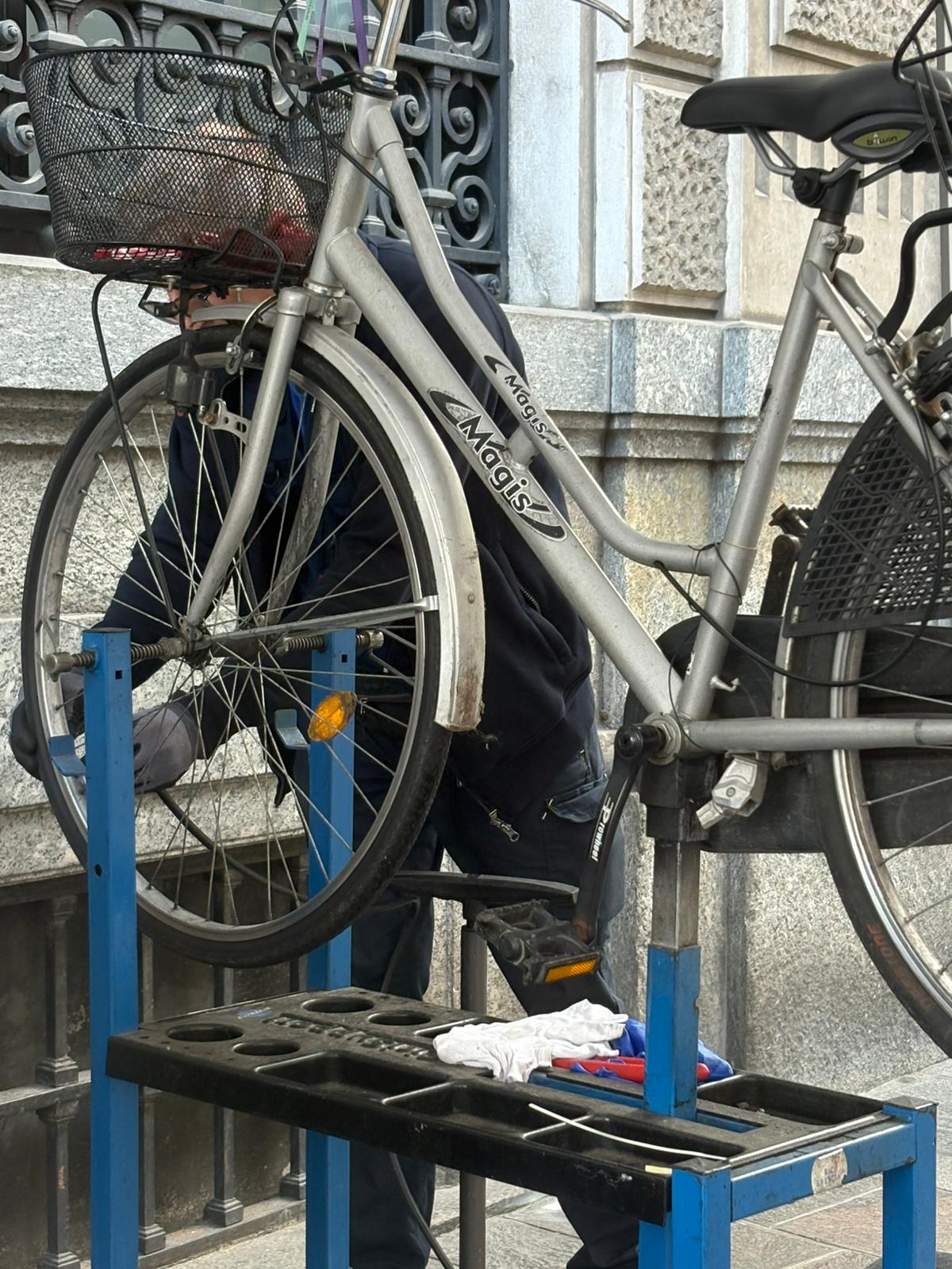 dettaglio bici in manutenzione