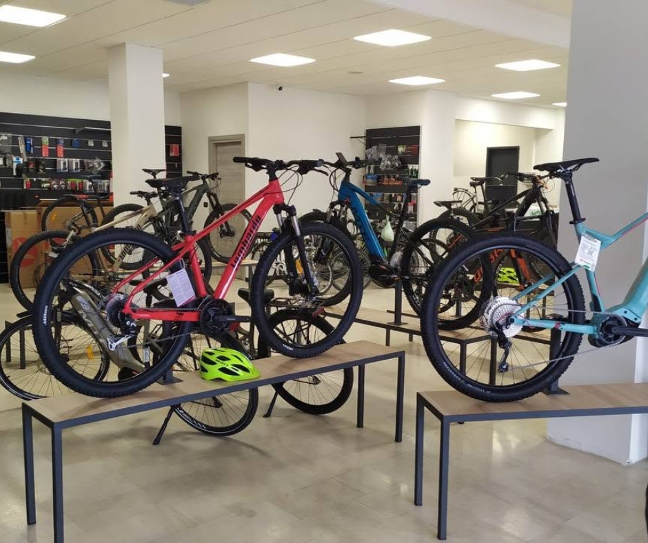 Biciclette in un negozio