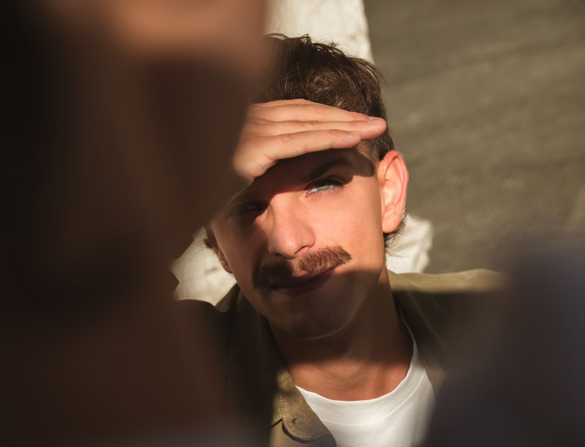 Selfie di un ragazzo al sole 