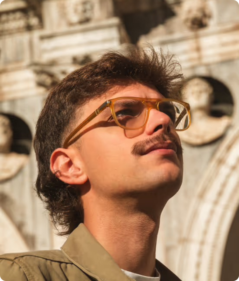 Ragazzo con occhiali da sole 