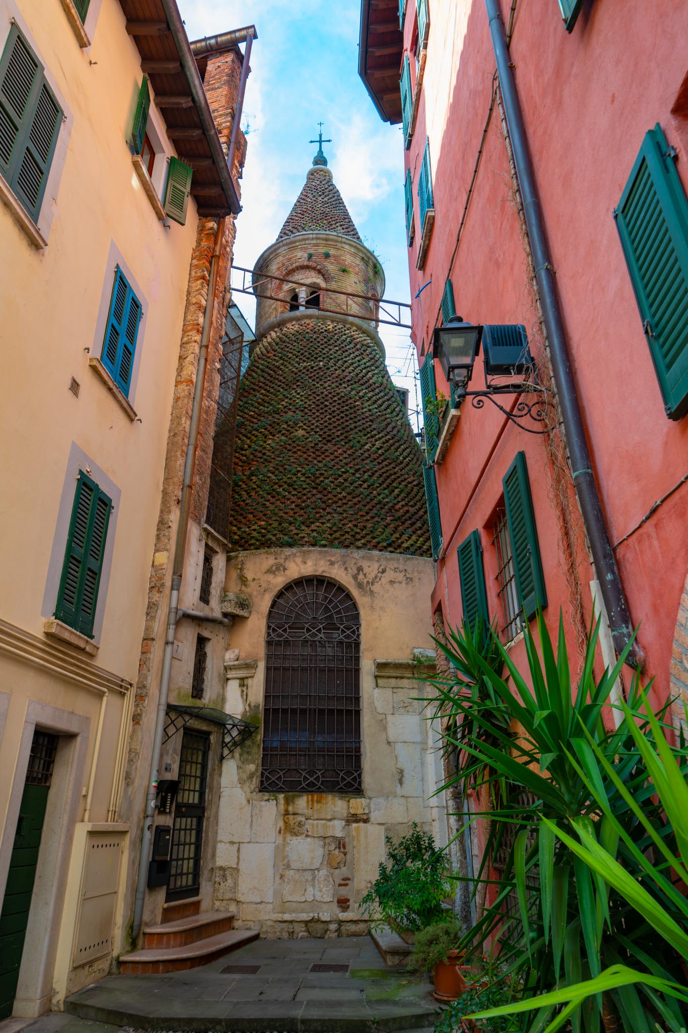 Esterno della Chiesa di San Faustino in Riposo, chiamato a Brescia trullo