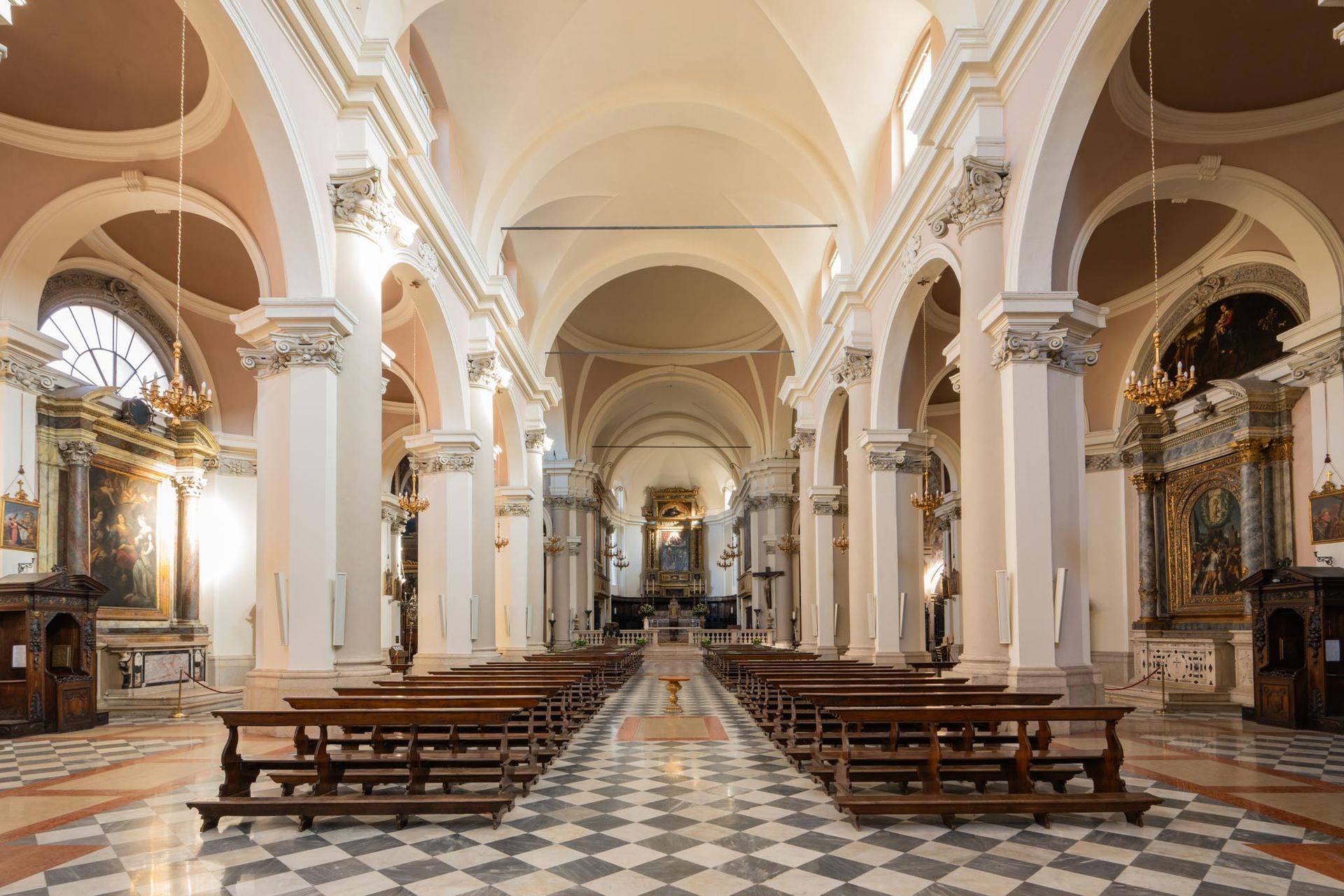 Navata della Chiesa di San Giovanni Evangelista a Brescia