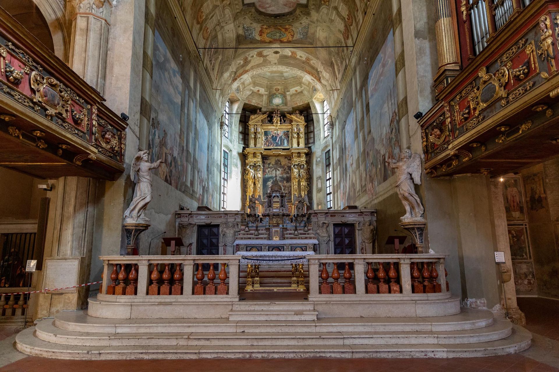 Chiesa di Santa Maria del Carmine - Altare