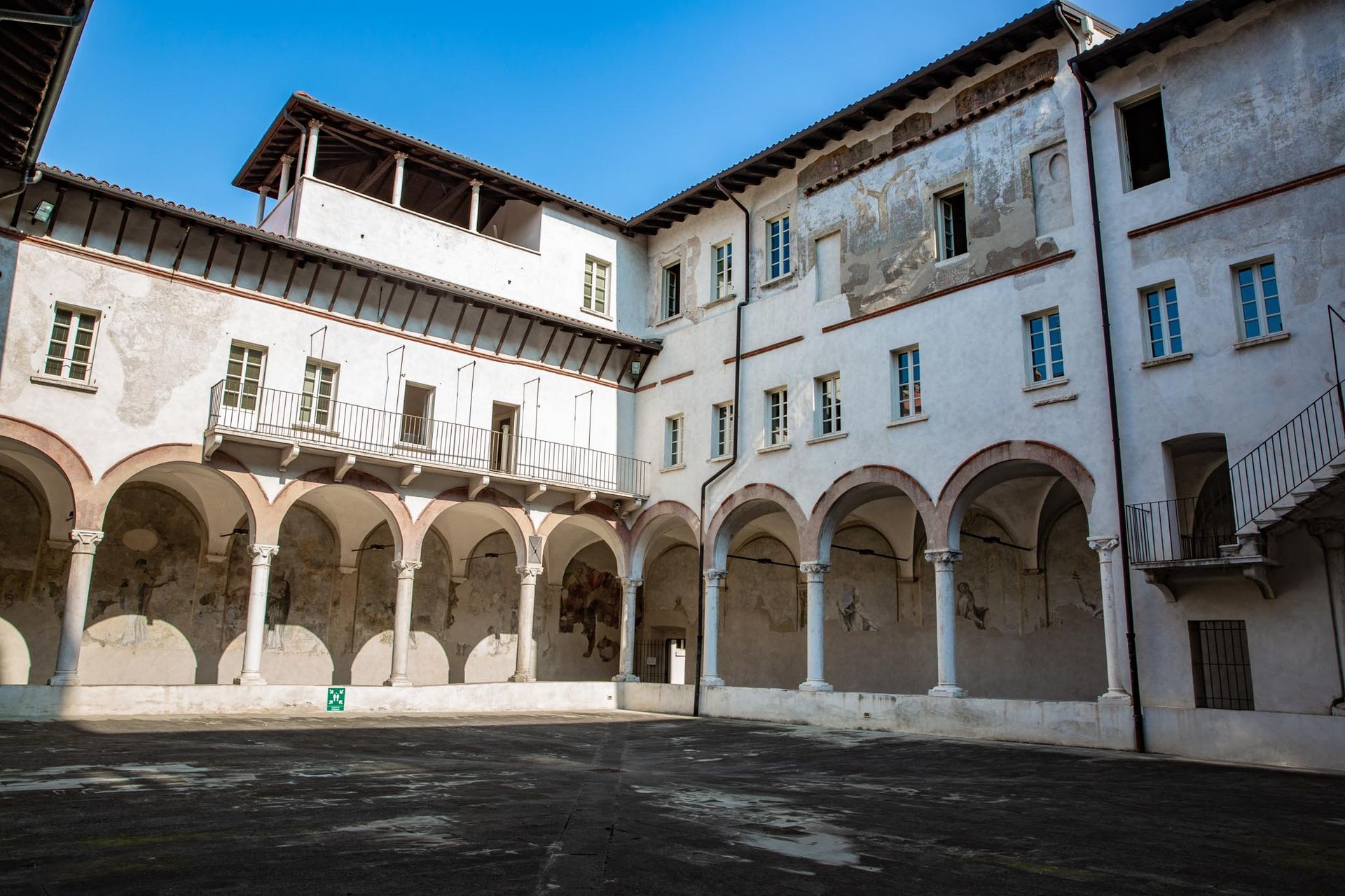 Chiesa di Santa Maria del Carmine - Chiostri