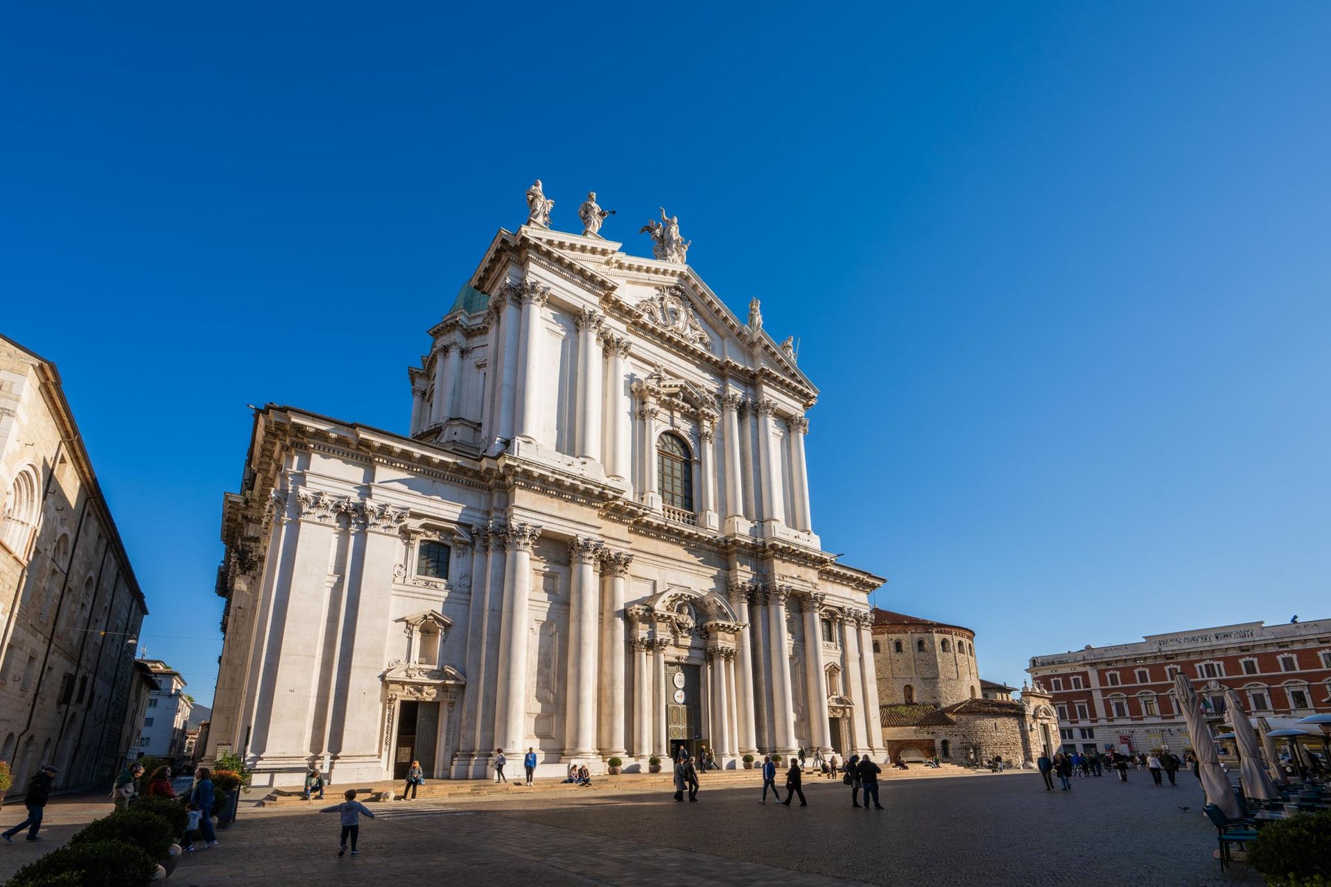 Monumento religioso Duomo Nuovo di Brescia, capolavoro dell’architettura lombarda