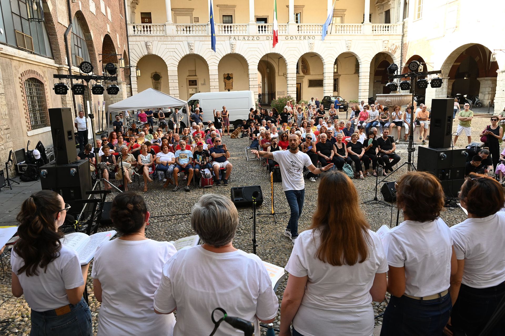 Pubblico durante esibizione festa della musica 