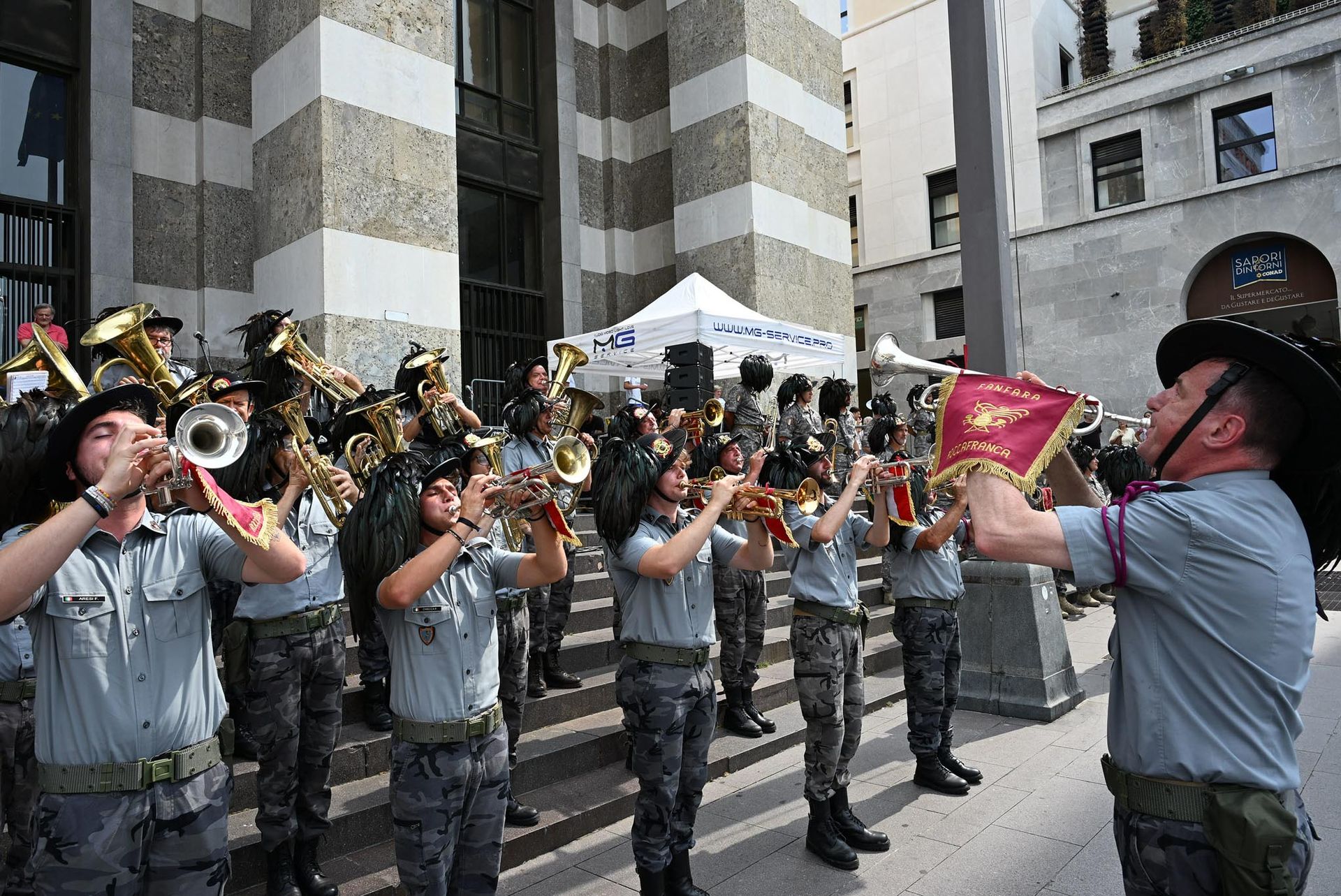 Festa della Musica Brescia, bersaglieri in Piazza Vittoria