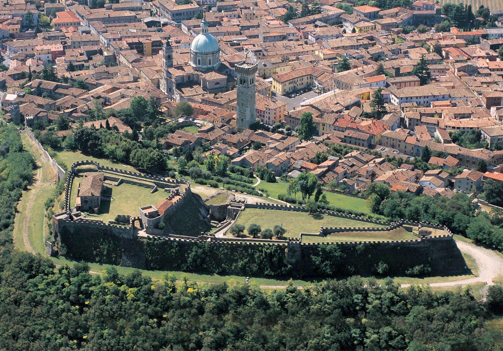 Fondazione Ugo Da Como - Veduta aerea Rocca di Lonato