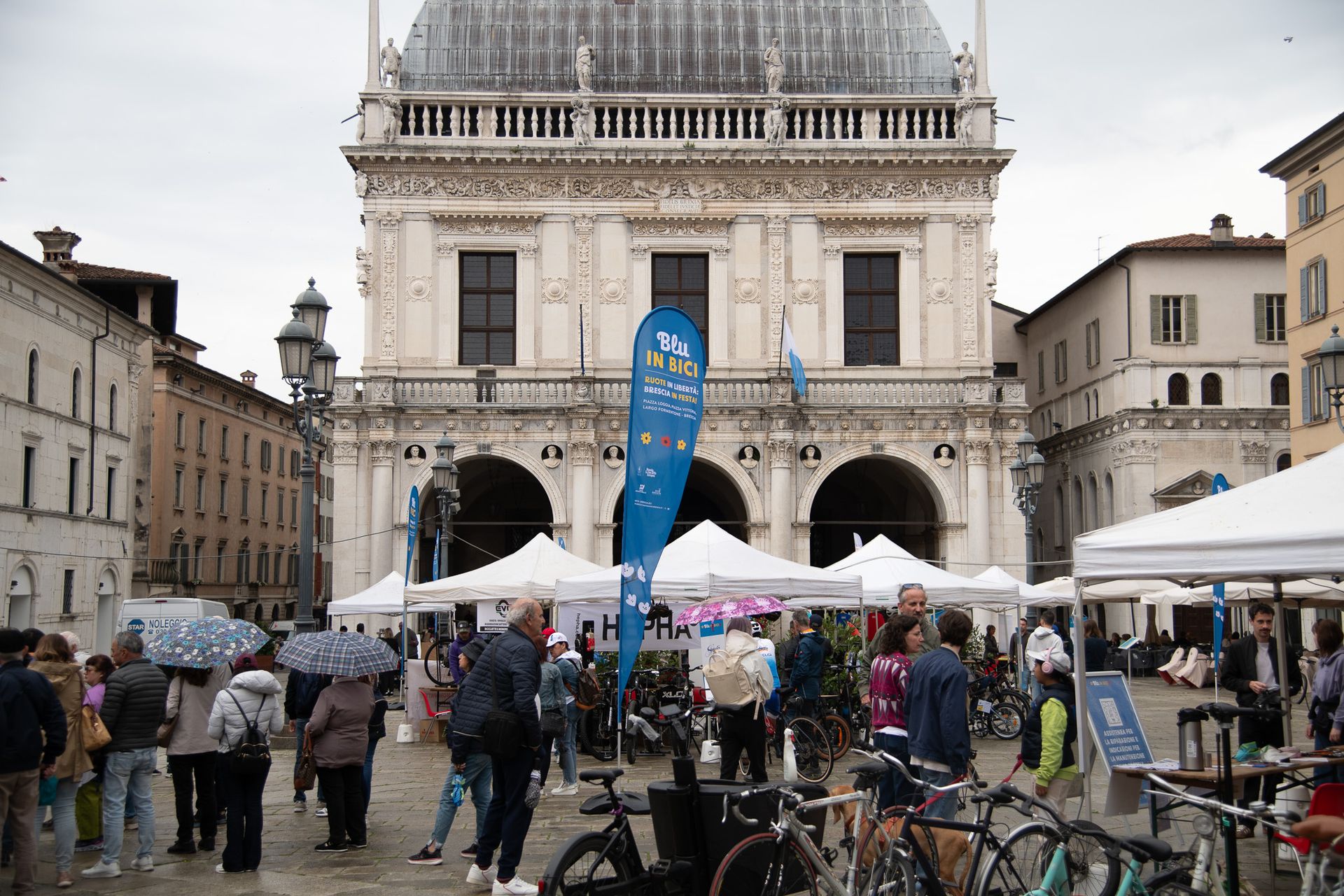 loggia a blu in bici