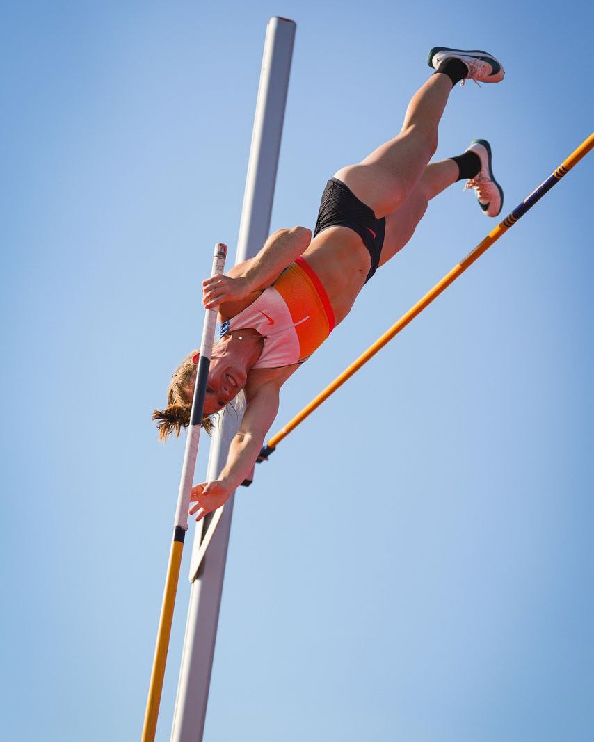 atleta donna che salta