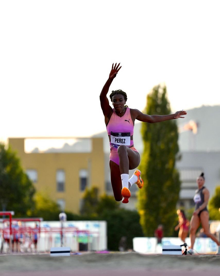 atleta che corre esterno