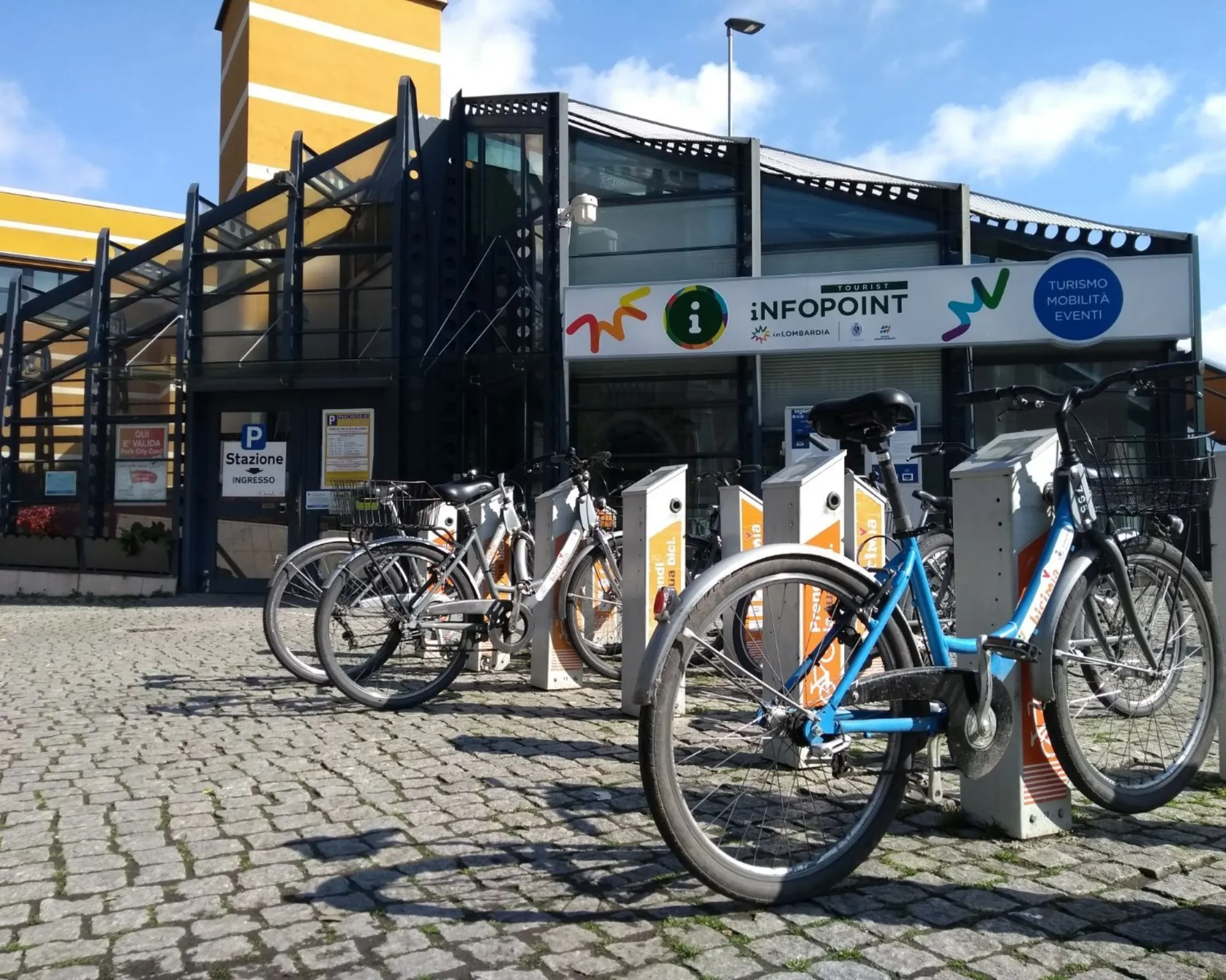 infopoint stazione brescia
