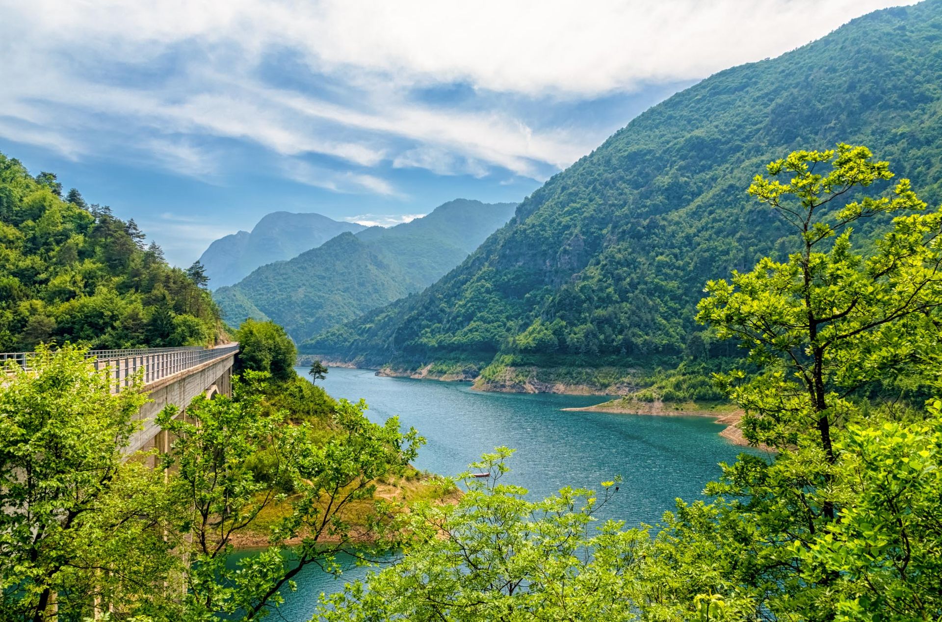 Vista del lago bresciano dell'alto Garda