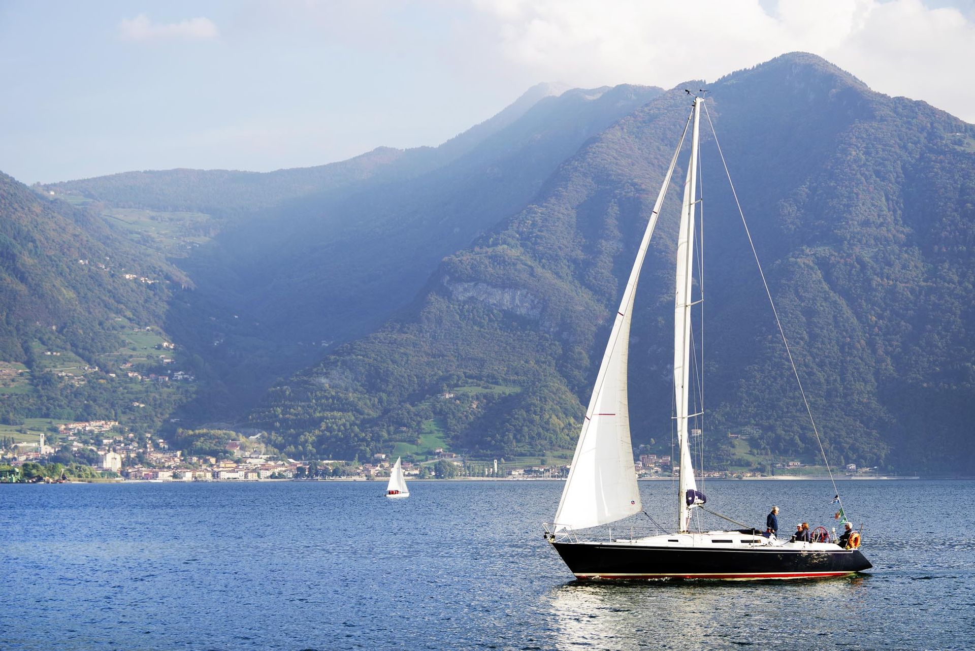 Stupenda gita in barca a vela sul lago d'Iseo