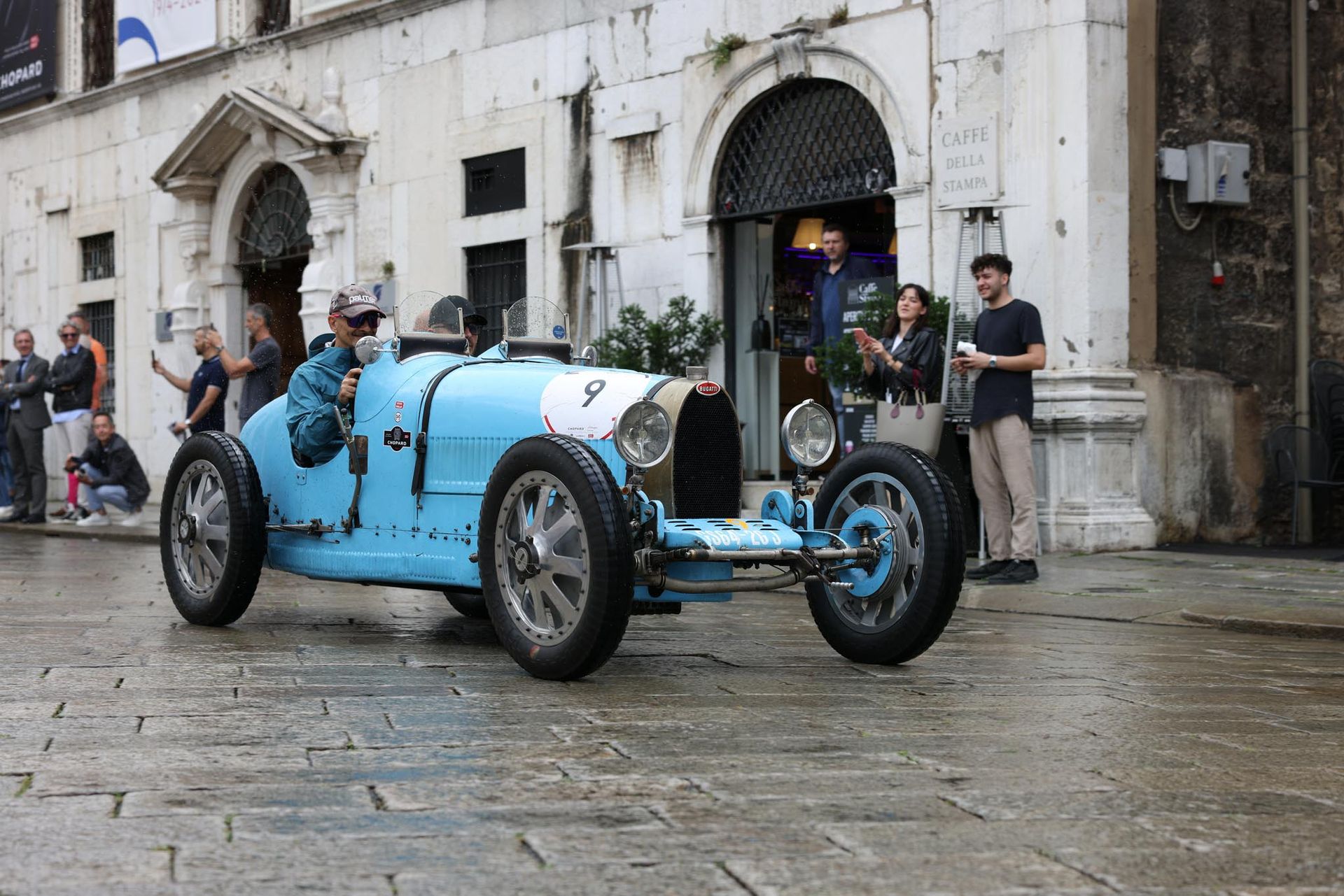 La Mille Miglia in piazza Loggia a Brescia