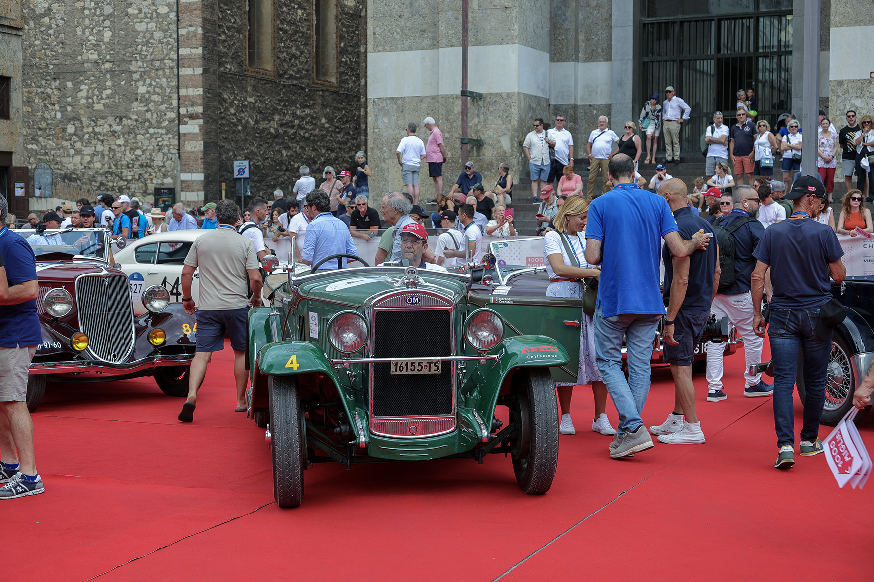 persone all'evento di mille miglia