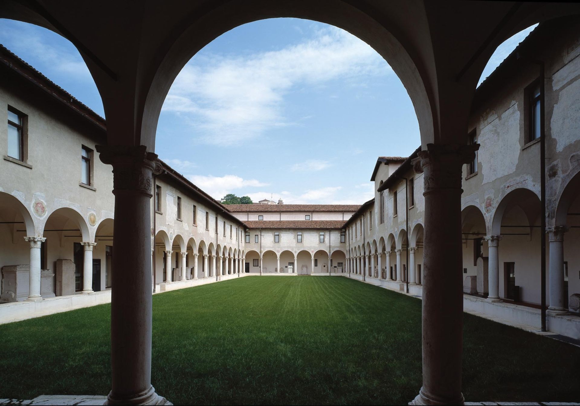 Chiostro del Museo di Santa Giulia a Brescia