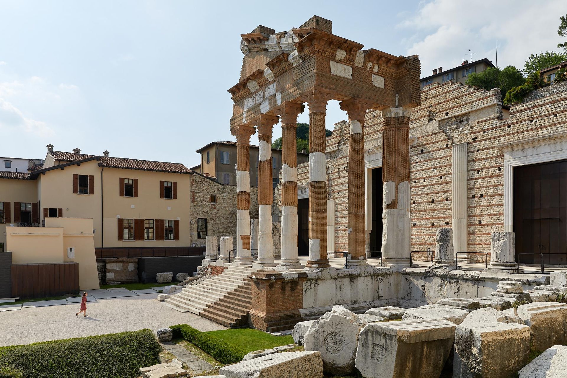 Vista del Parco Archeologico di Brescia romana con il Capitolium — foto © Tomas Quiroga