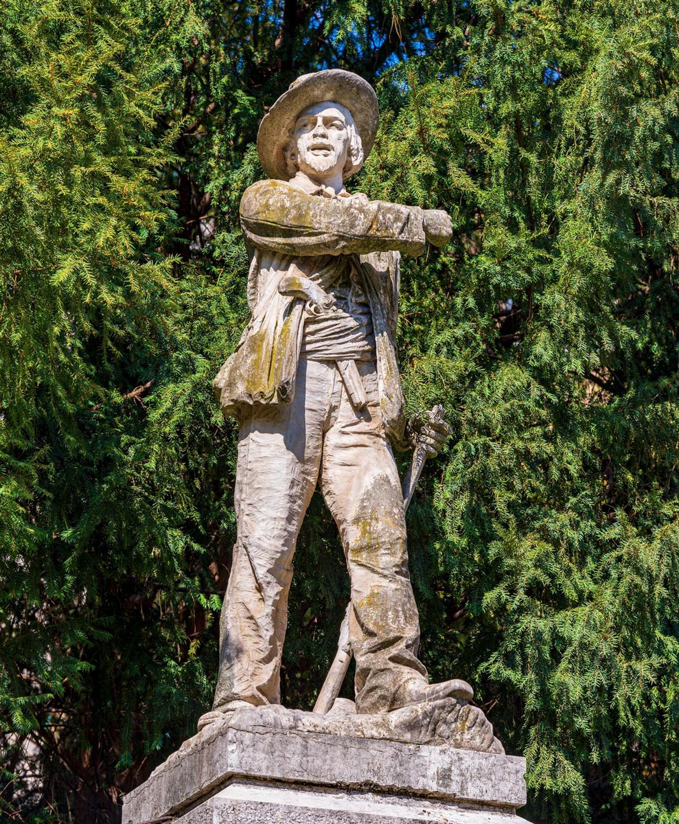 Statua di Tito Speri a Brescia