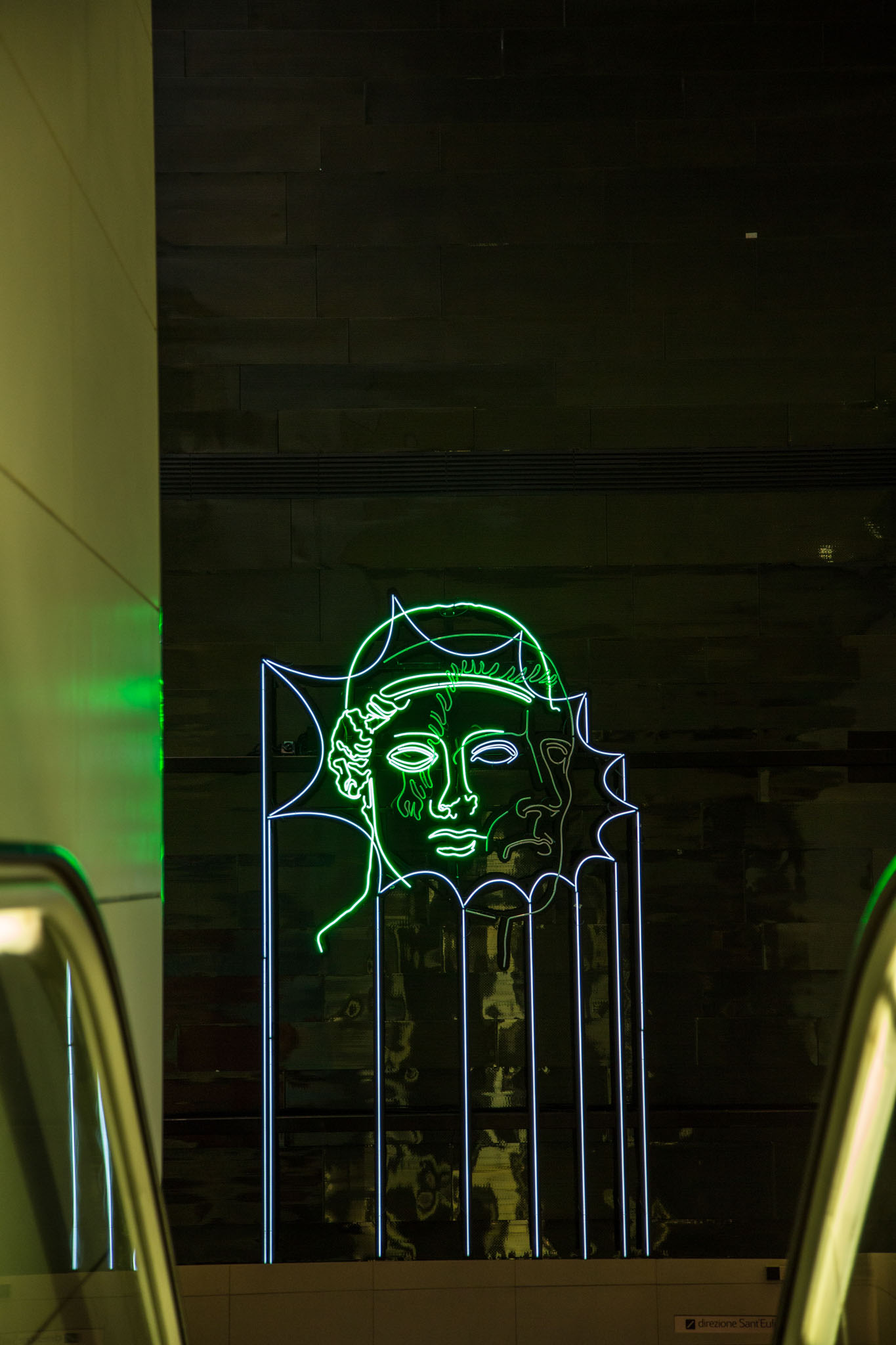 Subbrixia - Interno metropolitana Brescia neon dettaglio