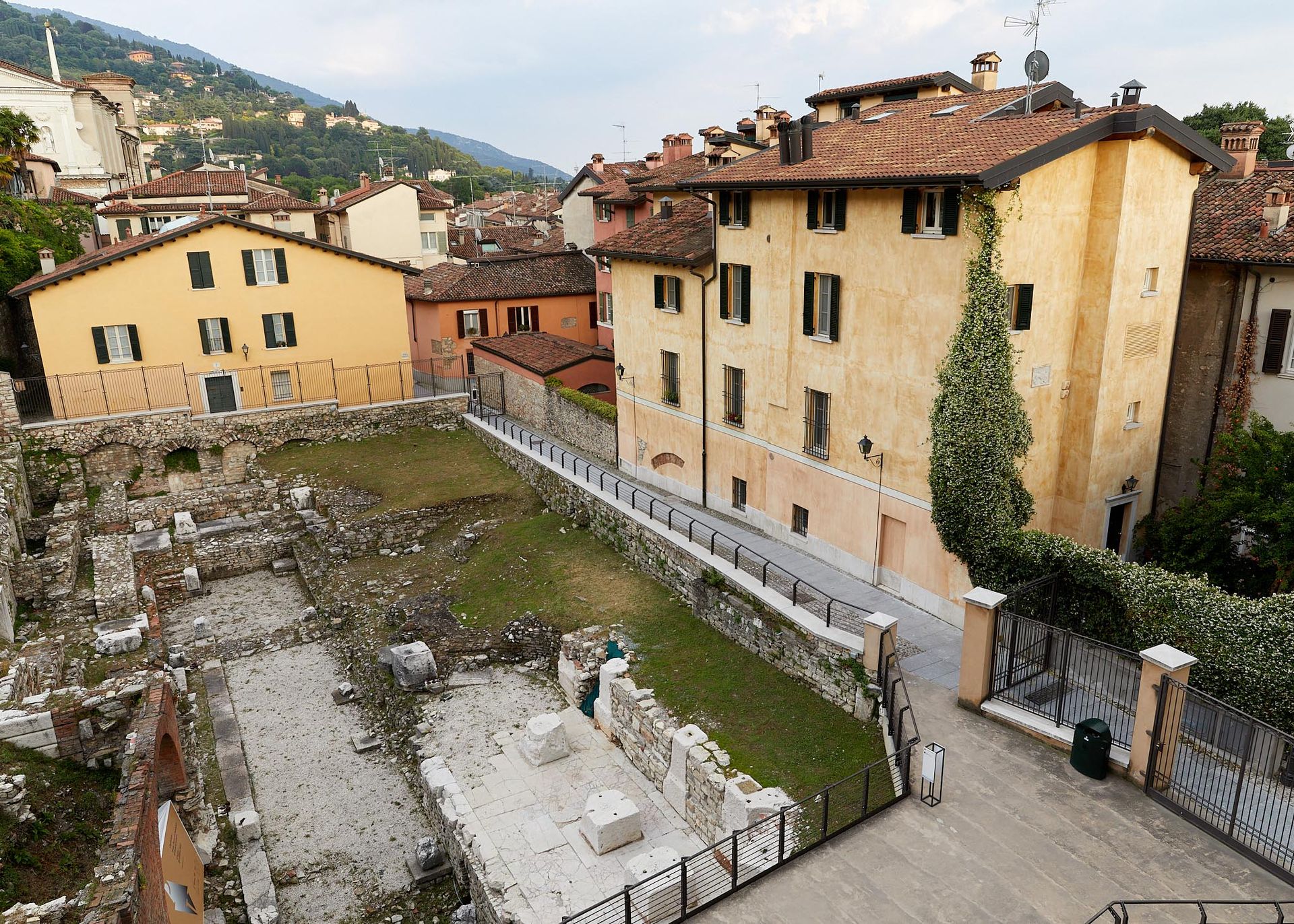 Il Teatro Romano di Brescia, antico monumento romano situato nel centro storico della città