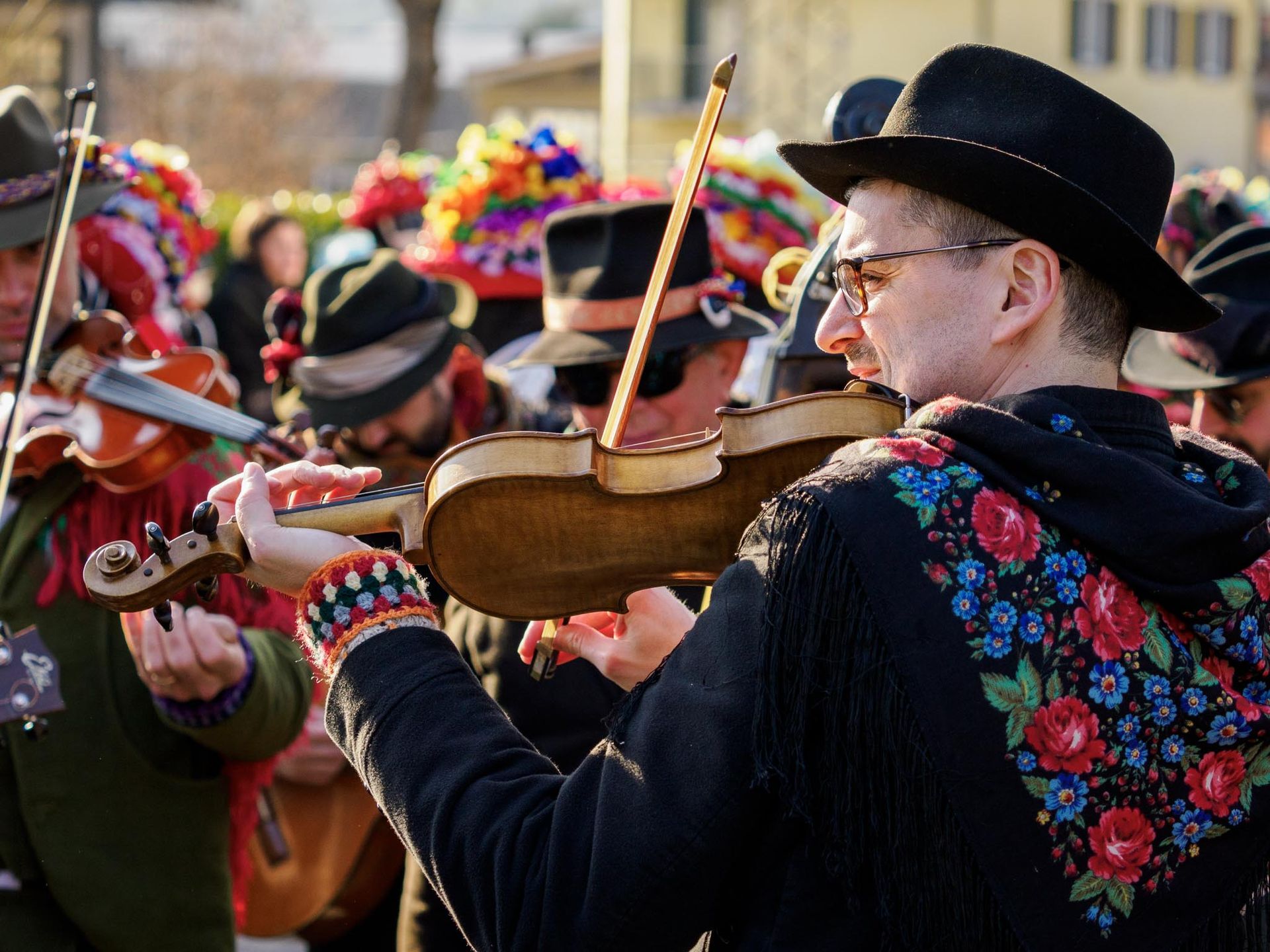 Festa tradizionale di Bagolino in Val Sabbia, con costumi tipici e musica popolare
