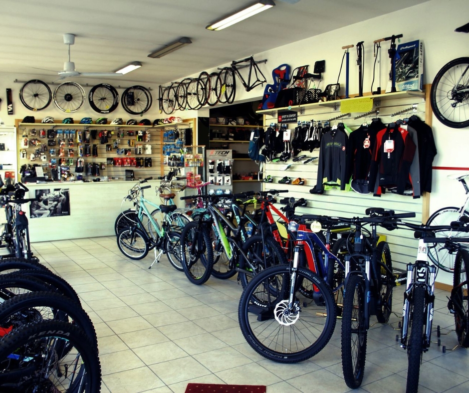 Interno negozio biciclette