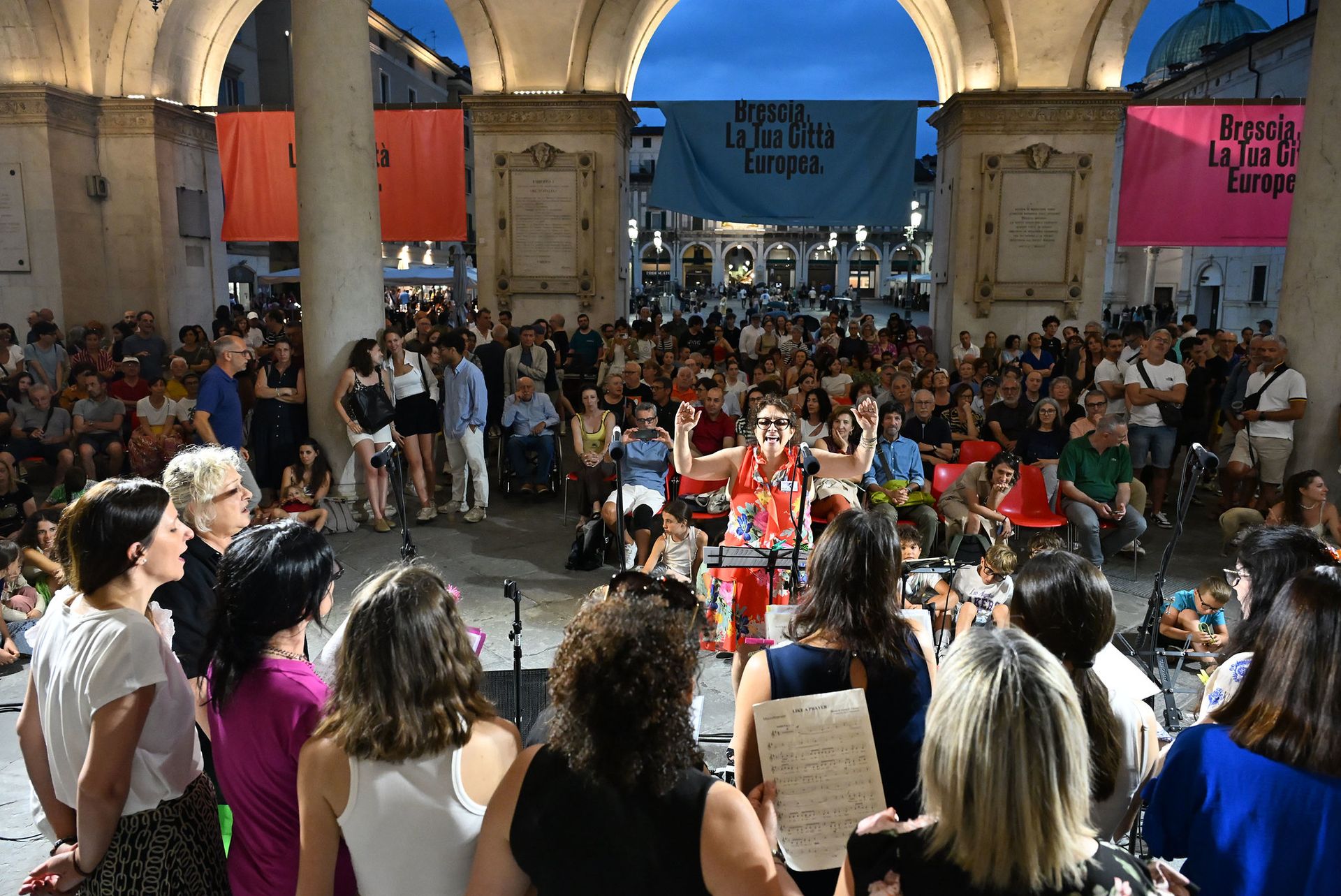 foto sotto la Loggia a Brescia per festa della musica