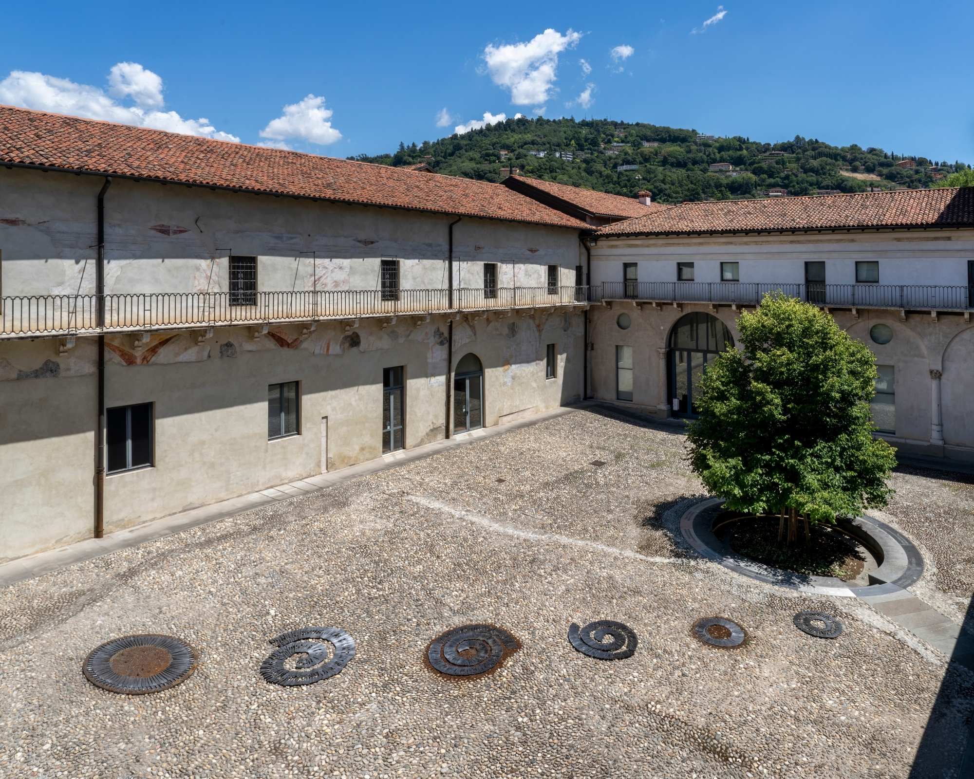Mostra Franca Ghitti | Segni. Le radici antiche del contemporaneo_ Visita guidata per visitatori singoli — Cultura a Brescia, sabato 27 giugno